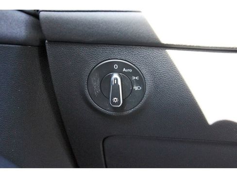 Certified 2025 Volkswagen Taos SE FWD image 23