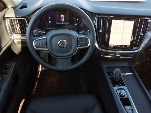 Used 2025 Volvo S60 B5 Core image 31