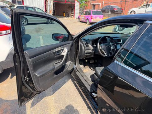 Used 2018 Nissan Altima 2.5 SR w/ SR Midnight Edition FWD image 9