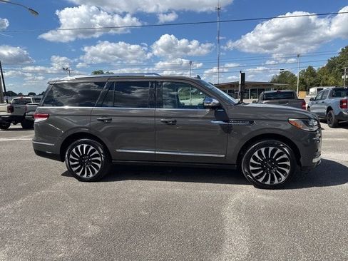 Used 2024 Lincoln Navigator Black Label image 13