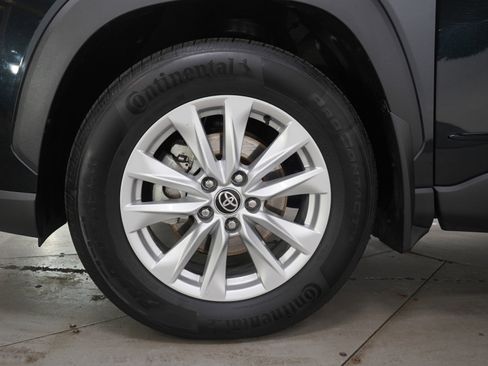 Used 2023 Toyota Corolla Cross LE image 27