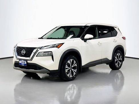 Used 2021 Nissan Rogue SV image 3