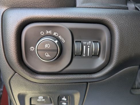 Used 2025 RAM 1500 Laramie image 15