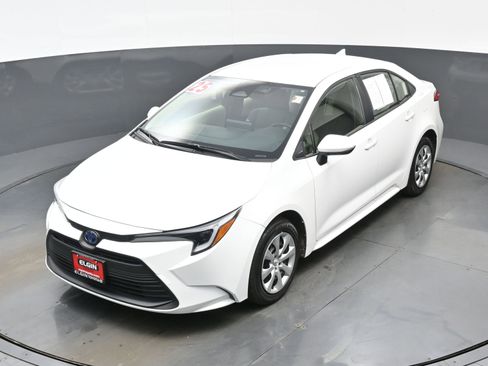 Used 2025 Toyota Corolla LE image 33