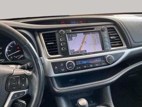 Used 2017 Toyota Highlander SE AWD/4WD image 8