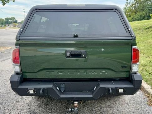 Certified 2022 Toyota Tacoma TRD Sport AWD/4WD image 7