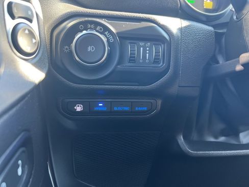 Used 2022 Jeep Wrangler Unlimited Sahara w/ Cold Weather Group image 21