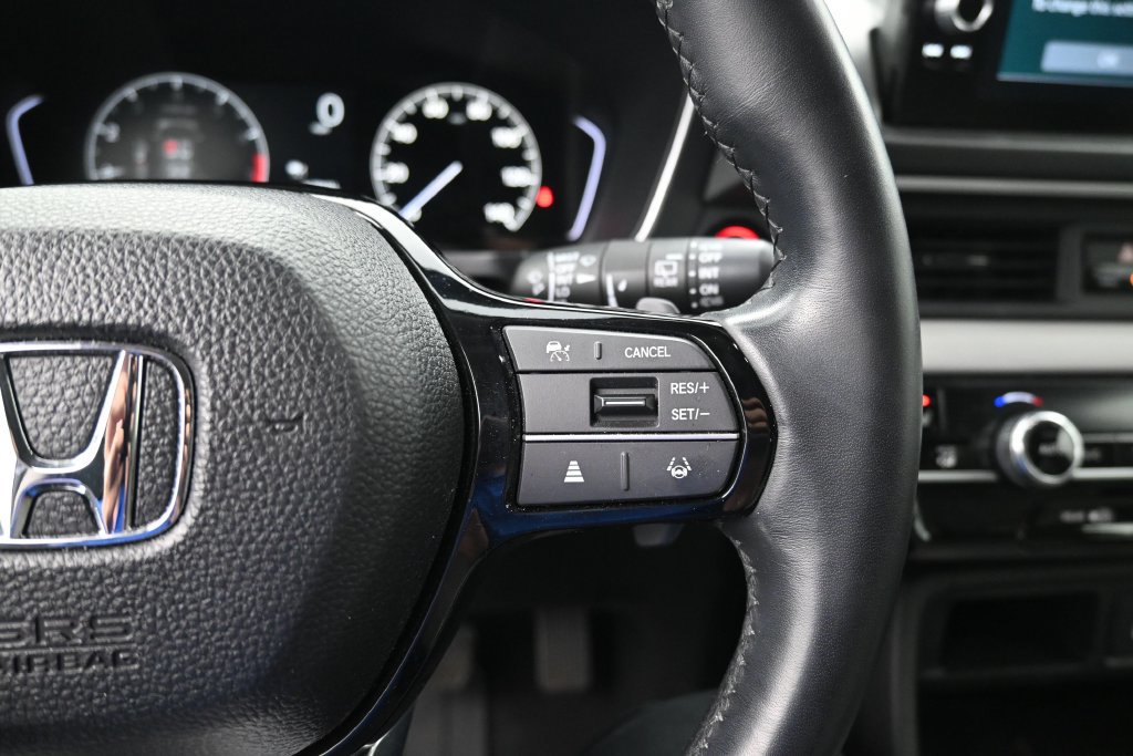 Used 2025 Honda Pilot EX-L image 32