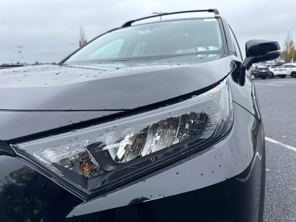 Used 2021 Toyota RAV4 LE AWD/4WD image 11
