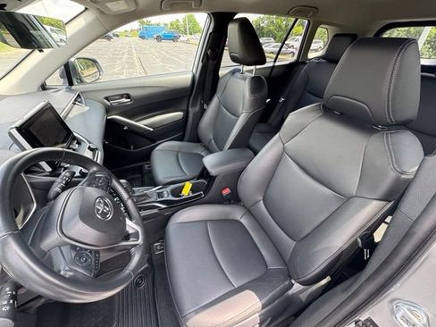 Used 2025 Toyota Corolla Cross XLE FWD image 14
