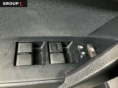 Used 2018 Toyota Corolla LE image 33