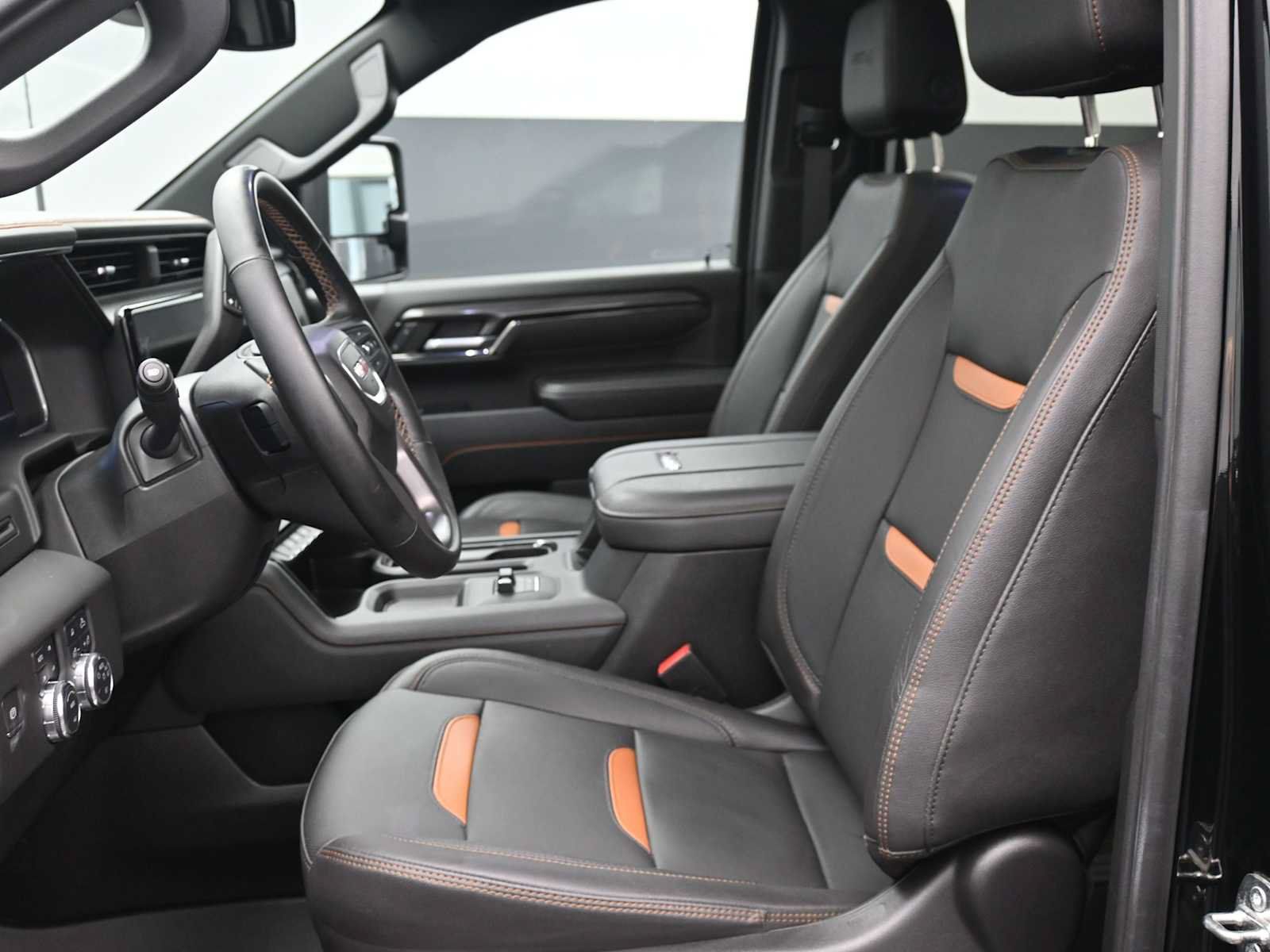 Used 2024 GMC Sierra 2500 AT4 w/ AT4 Preferred Package AWD/4WD image 12