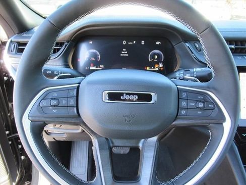 New 2026 Jeep Grand Cherokee Limited w/ Luxury Tech Group II RWD image 20