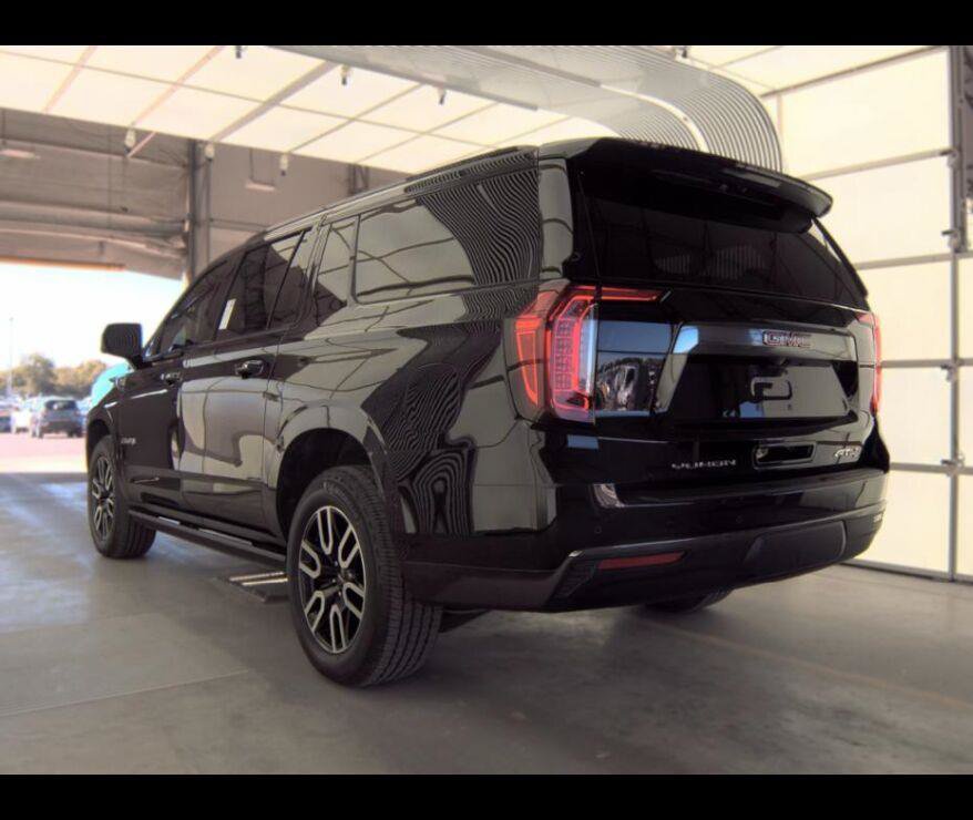 Used 2023 GMC Yukon XL AT4 w/ Technology Package AWD/4WD image 11