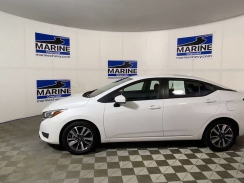 Used 2025 Nissan Versa SV FWD image 7