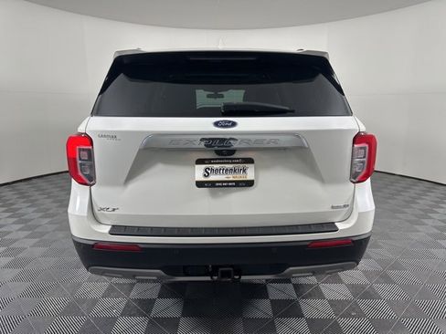 Used 2020 Ford Explorer XLT w/ Equipment Group 202A image 4
