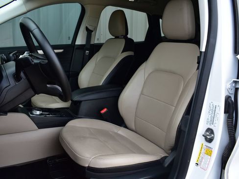 Used 2022 Ford Escape SEL AWD/4WD image 16