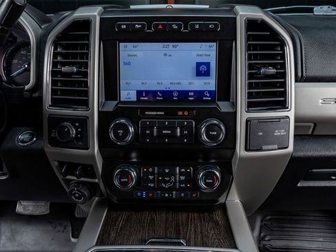 Used 2021 Ford F350 Lariat image 23