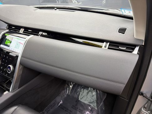 Used 2020 Land Rover Discovery Sport S image 24