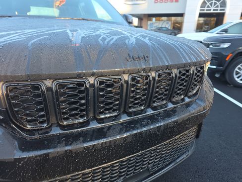 New 2025 Jeep Grand Cherokee Altitude image 27