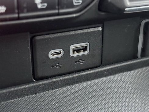 Used 2023 GMC Yukon XL SLT w/ SLT Premium Package image 32