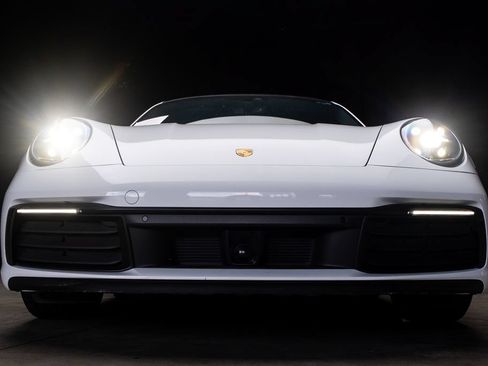 Used 2020 Porsche 911 Carrera 4S AWD/4WD image 4