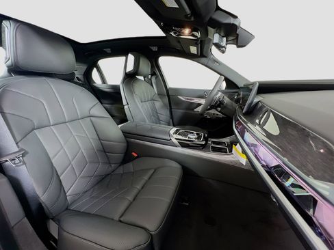 New 2025 BMW 760i xDrive image 32