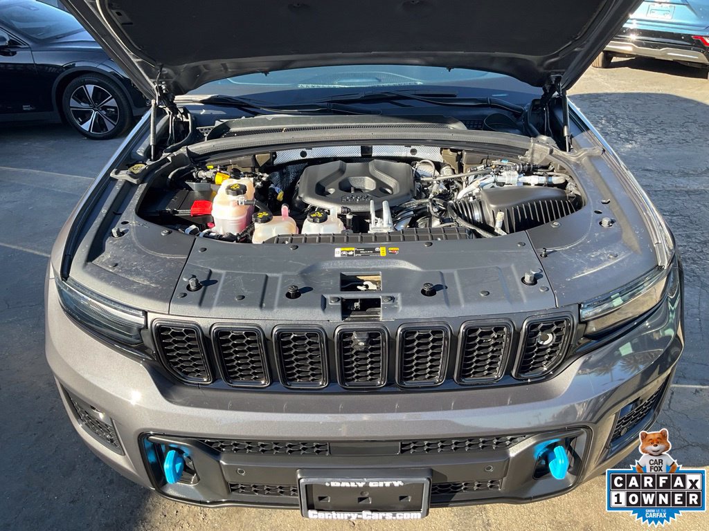 Used 2023 Jeep Grand Cherokee Trailhawk w/ Advanced Protech Group II AWD/4WD image 14
