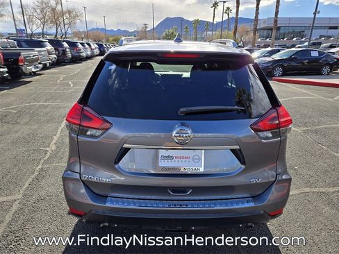 Used 2017 Nissan Rogue SV w/ SV Premium Package image 5