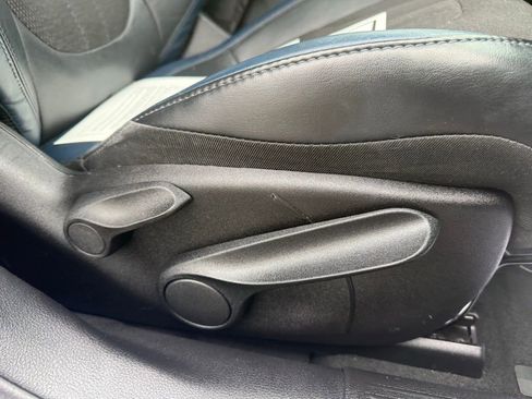 Used 2016 Chrysler 200 S w/ Navigation & Sound Group I image 27