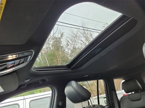 New 2025 Jeep Grand Cherokee Altitude image 18