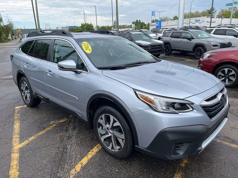 Certified 2022 Subaru Outback Limited AWD/4WD image 3