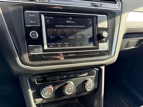 Used 2018 Volkswagen Tiguan S image 19