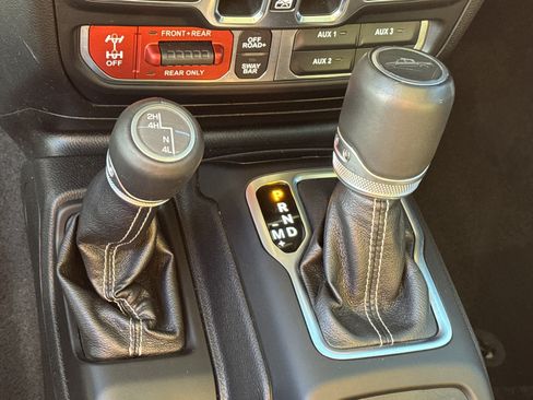 Used 2020 Jeep Gladiator Rubicon image 36