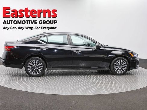 Used 2024 Nissan Altima 2.5 SV FWD image 4
