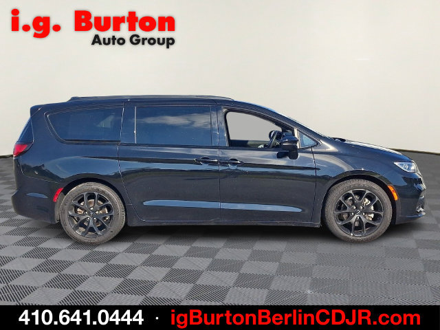 Used 2025 Chrysler Pacifica Limited FWD image 7