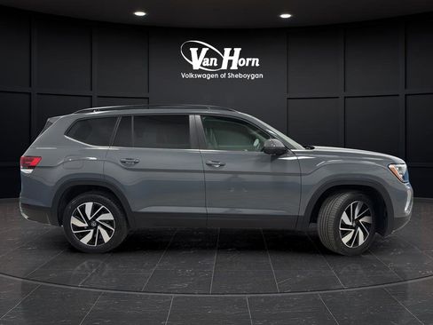 Used 2025 Volkswagen Atlas SE w/ Panoramic Sunroof Package AWD/4WD image 8