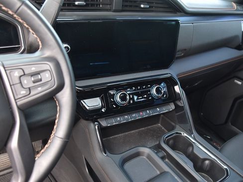 Used 2024 GMC Sierra 2500 AT4 w/ AT4 Premium Plus Package image 8