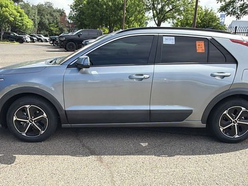 Used 2023 Kia Niro EX FWD image 8