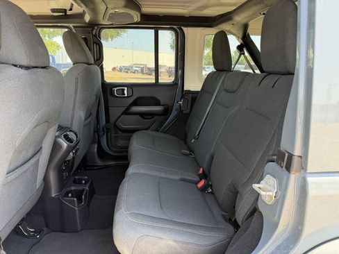 Used 2024 Jeep Wrangler Unlimited Sahara AWD/4WD image 27