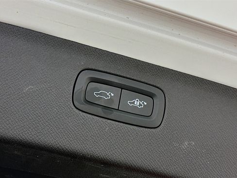 Used 2024 Volvo XC90 T8 Plus w/ Protection Package Premier image 33