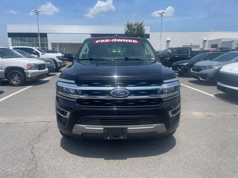 Used 2024 Ford Expedition Max Limited AWD/4WD image 2