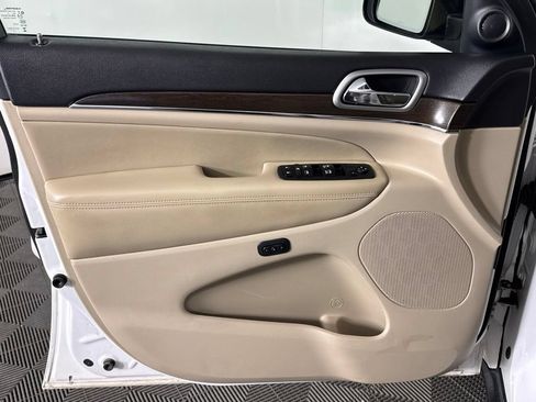 Used 2018 Jeep Grand Cherokee Limited w/ Luxury Group II AWD/4WD image 33