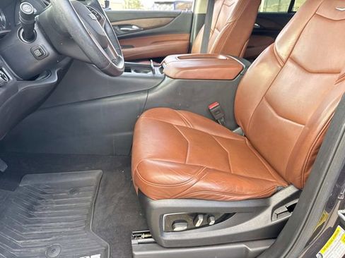 Used 2017 Cadillac Escalade Luxury image 20