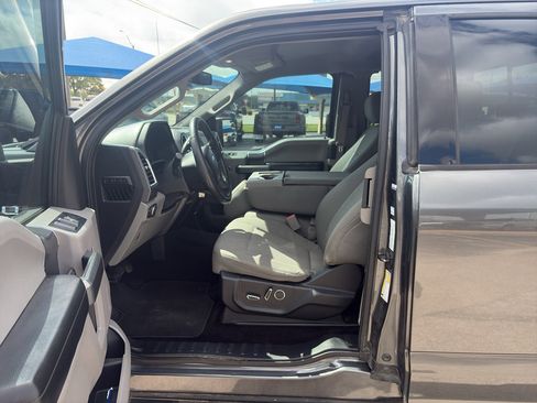 Used 2016 Ford F150 XLT w/ Equipment Group 302A Luxury AWD/4WD image 11