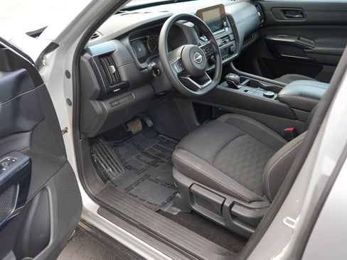 Used 2024 Nissan Pathfinder S AWD/4WD image 13