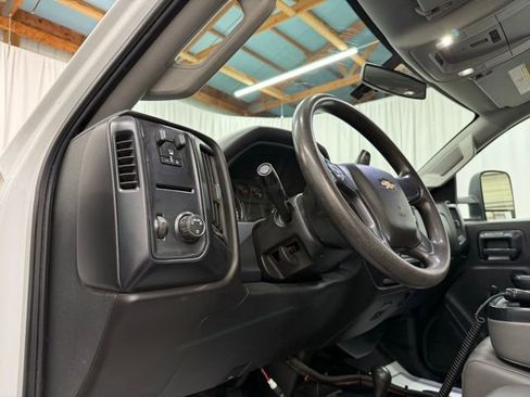 Used 2019 Chevrolet Silverado 2500 W/T w/ Snow Plow Prep Package image 13