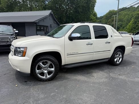 Used 2013 Chevrolet Avalanche LTZ AWD/4WD image 3