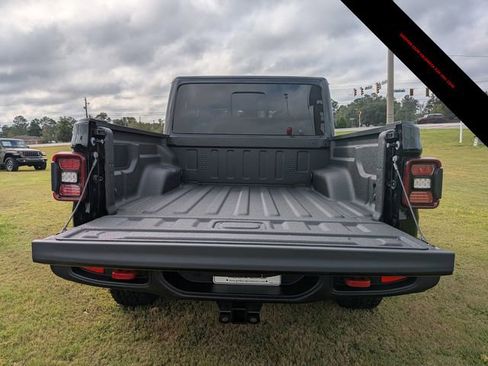 New 2025 Jeep Gladiator Rubicon w/ Convenience Group image 12