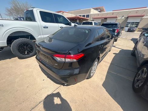 Used 2020 Toyota Corolla LE image 4